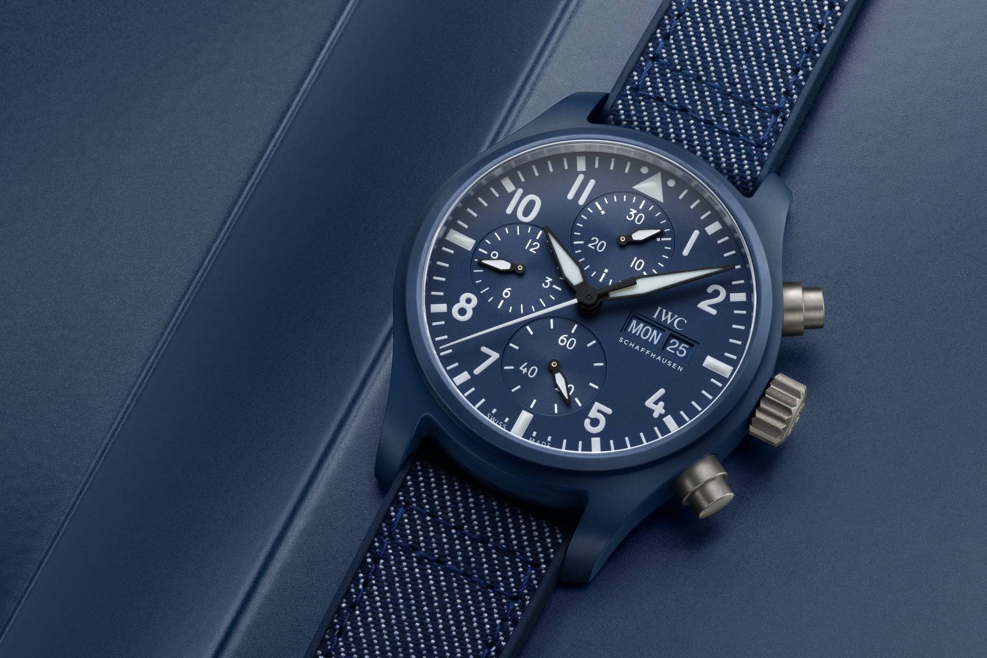 【W&W 2023】IWC發表首款採用陶瓷打造的41毫米飛行員計時腕錶「OCEANA」與「Jet Black」版本