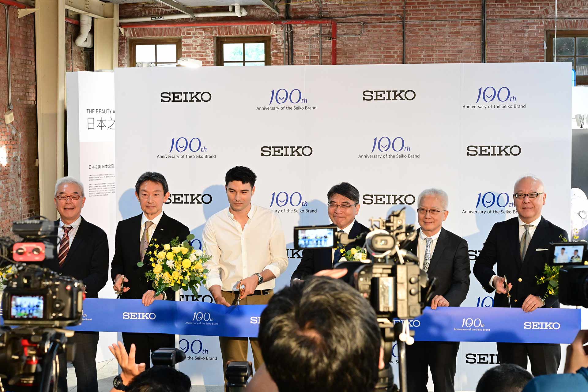 ¿Ë¨¨«¤J½AÀö·³¤ë¡ASeiko«~µP100º[¦b¥x70¶g¦~¬ö©À®i