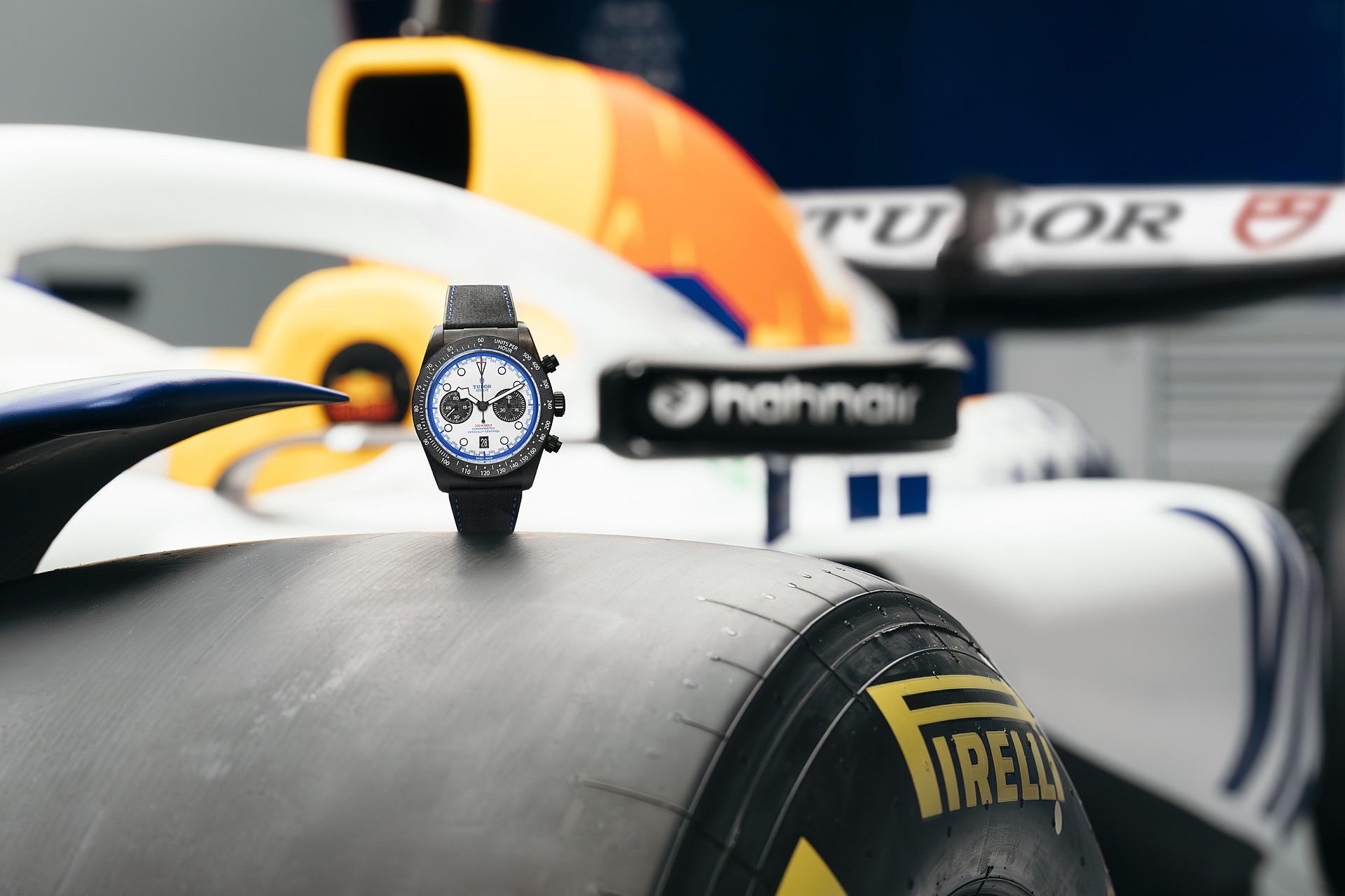qwAO褣GҲBlack Bay Chrono Carbon 25F1@Ť{ɨ